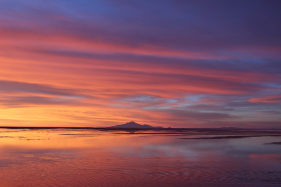 Salar_de_Uyuni_Bolivia_sunset